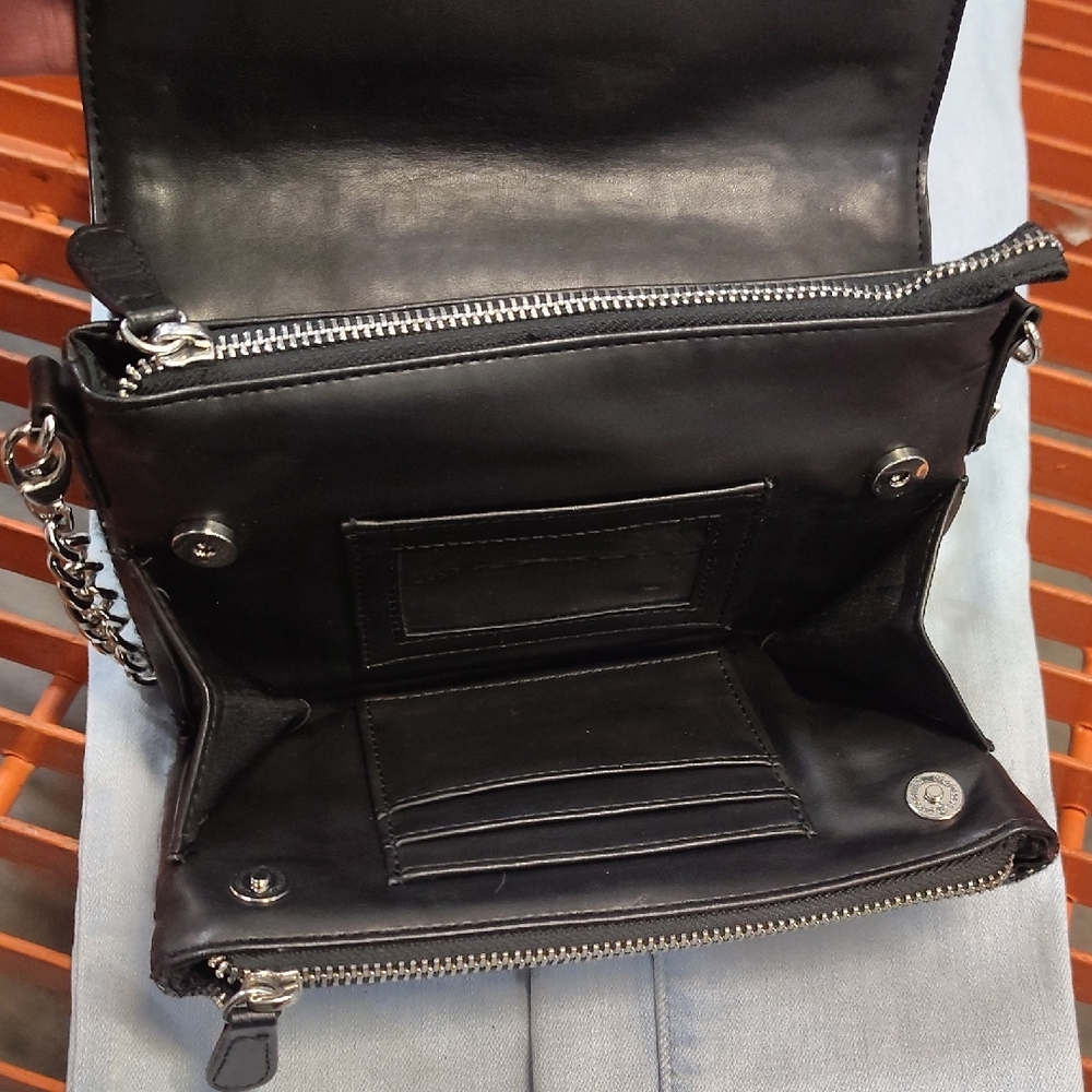 Elegant Black and Silver Crossbody Bag - Picture 3 of 7